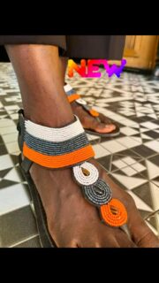 ✨ Sandales en perles ✨
Laissez parler votre allure avec ces sandales artisanales inspirées des traditions africaines.
Chaque perle est soigneusement posée à la main pour créer un design authentique et vibrant.
💥 Un mariage parfait entre culture, élégance et modernité.
👡 À porter avec une robe fluide, un jean ou une tenue bohème chic.
📩 Disponibles sur commande – Écrivez-nous dès maintenant !
#Marrakech #K&BByDione#SandalesAfricaines #ÉléganceEthnique #StyleAfricain #ModeFaitMain #ChicEtCulturel #TendanceÉté2025
